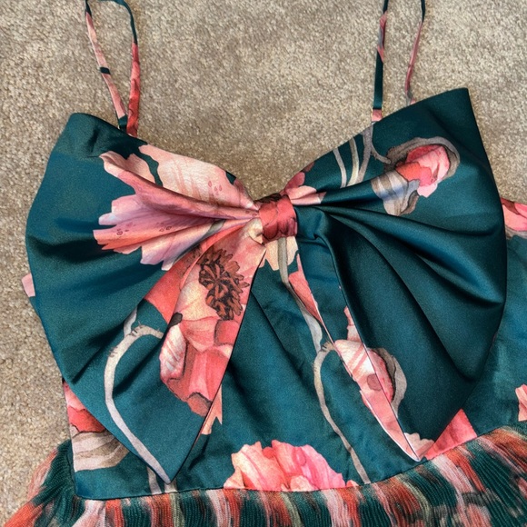 Beautiful bow dress! - Picture 3 of 7